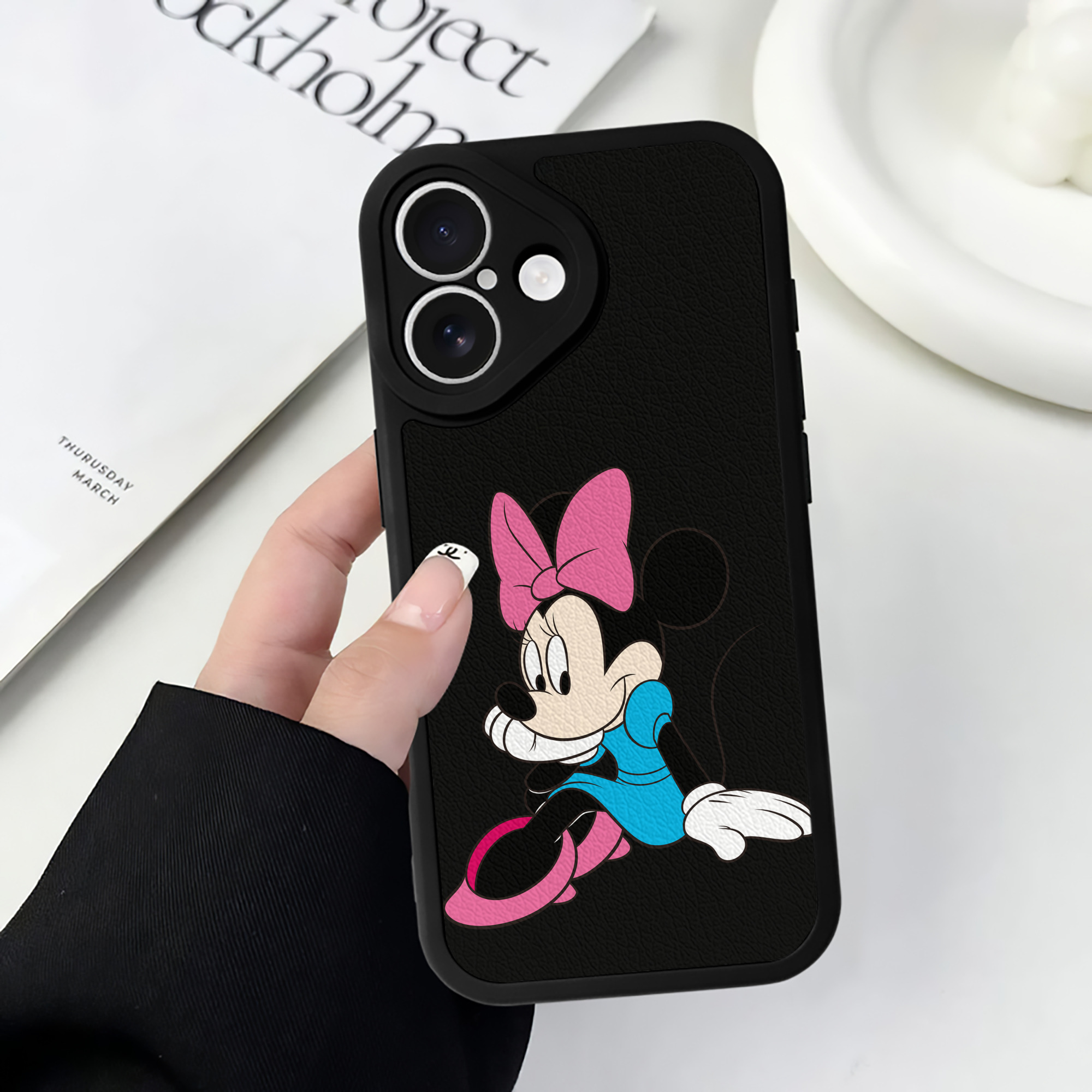 （画像用） ミッキーマウス Mickey Mouse 【iPhone 16シリーズ対応】シリコンスマホケース（レザー調） 材質：シリコン